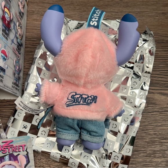 MINISO X Disney: Stitch Gen Z Street Style Series Collectible Figurine Aloha - Picture 3 of 10